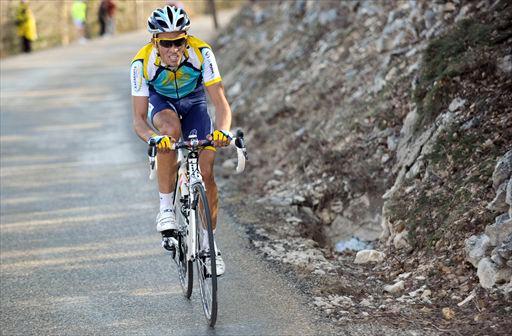 1級山岳ラ・モンターニュ・ド・リュールで独走するアルベルト・コンタドール(スペイン、アスタナ)