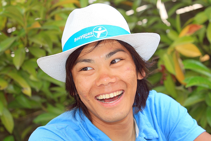 休息日にリラックスする新城幸也(日本、Bboxブイグテレコム)