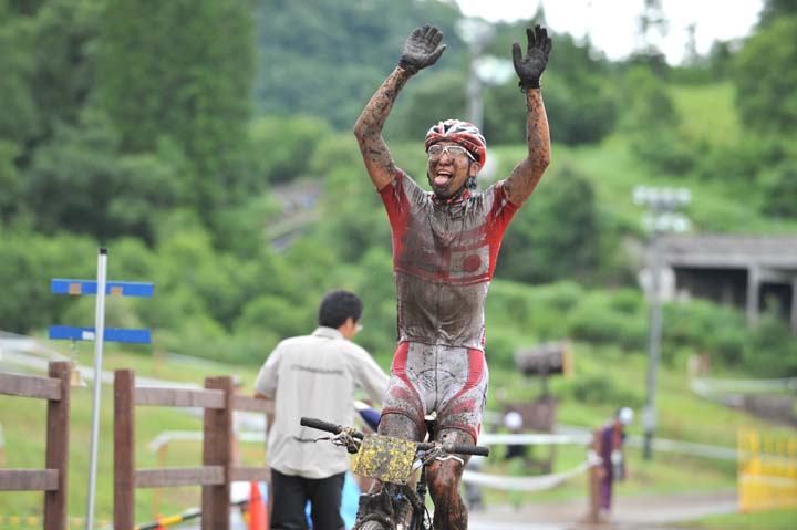 優勝の山本幸平(チームブリヂストン・アンカー)