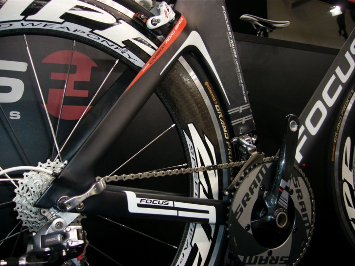 IZALCO CHRONO 迫力のエアロ形状