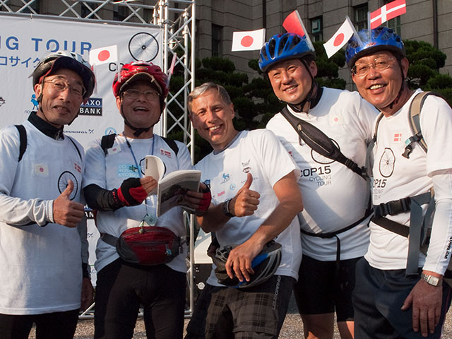 41年前に自転車でスライドを持参した青年(当時)達。「今も現役やで〜」と子供の様にはしゃいだ