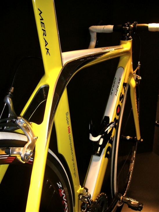 DE ROSA merak ダイナミックなエアロシェイプだ