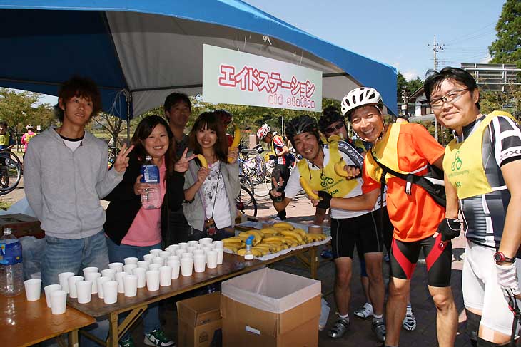 エイドステーションで元気復活!
