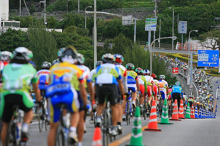 延々と続く市民200km参加者の隊列