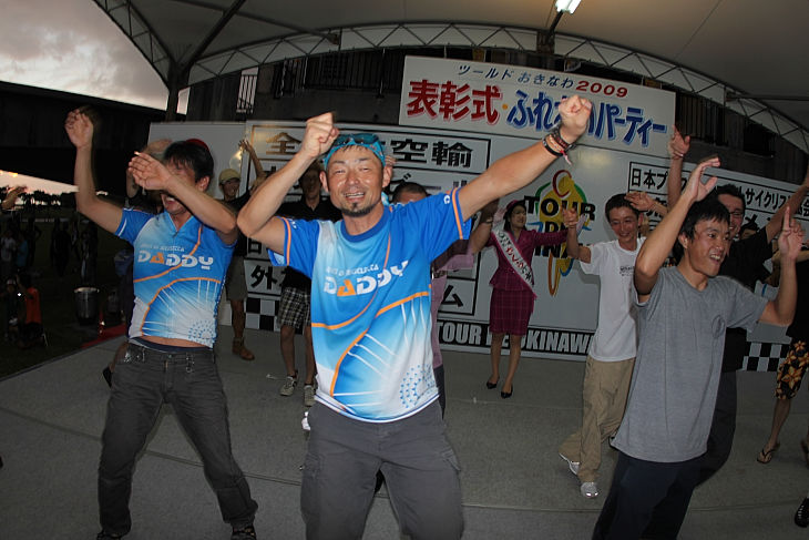 レースが終わったらカチャーシータイム!開放されて踊りまくりました!
