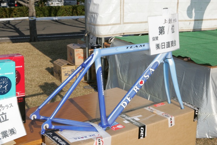 上級者クラス1位の賞品はデローザのフレームだ!