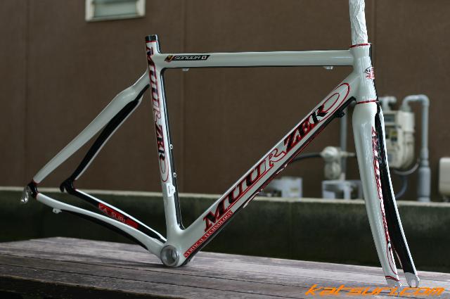 モトMAVICに乗ってレース現場で活躍中の園田氏特注のMUUR