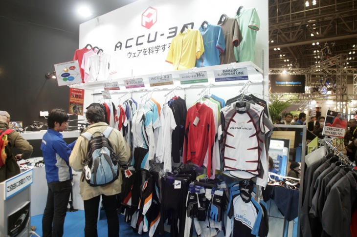 シマノのウエアブランド、ACCUー3D。堅実な作りに定評がある