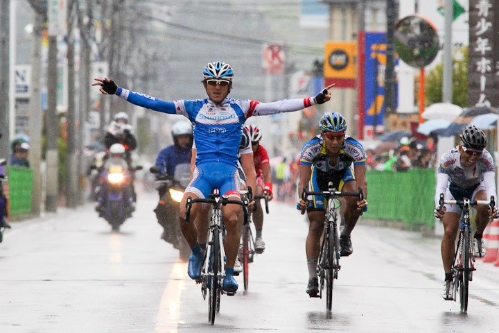 鈴木真理(シマノレーシング)が優勝
