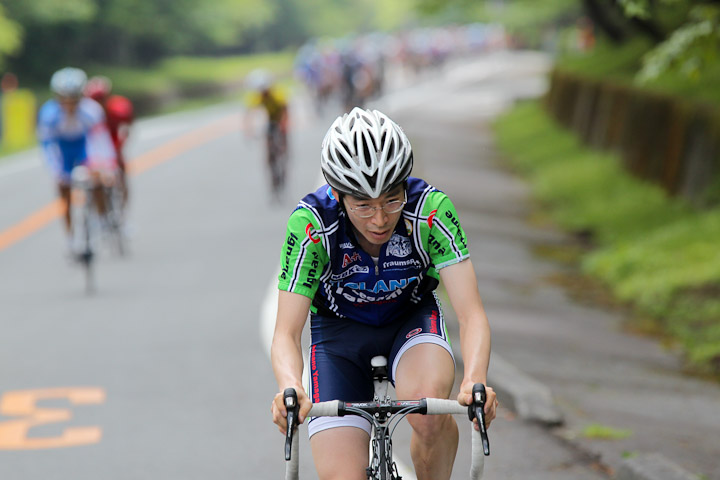 3km地点、森本誠(イナーメ・アイランド信濃山形-TR)が単独先頭に出る