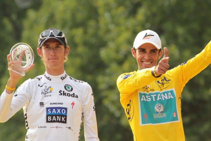 総合優勝のアルベルト・コンタドール（スペイン、アスタナ）と2位のアンディ・シュレク（ルクセンブルク、サクソバンク）