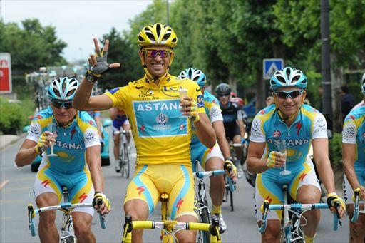 2010年ツールで3勝目をアピールするアルベルト・コンタドール(スペイン、当時アスタナ)