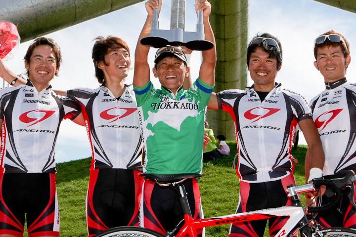 個人総合&団体総合優勝のチームブリヂストンアンカー
