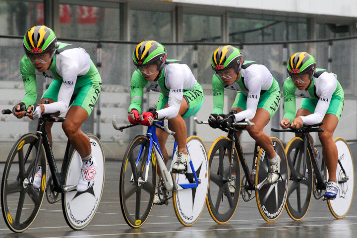 4km団体追抜予選　1位　奈良（吉田、野口、入部、元砂）4分25秒092　大会新記録 決勝へ