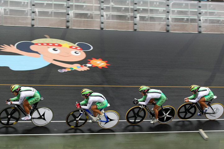 4km団体追抜予選　1位　奈良（吉田、入部、野口、元砂）4分25秒092　大会新記録 決勝へ