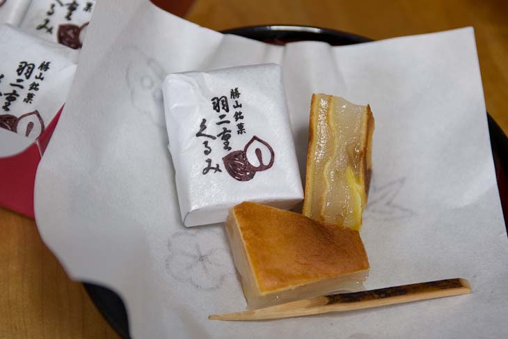 ツーリングスタッフにもファンが多い羽二重くるみ。1個100円(税抜)
