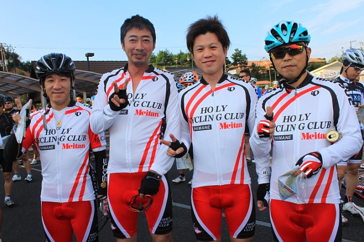 島根のチーム「ホーリーサイクリングクラブ」の皆さん。さすが神の国!