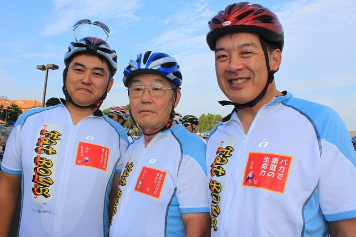 一人ひとり違う胸のキャッチフレーズがユニークなFAT BOYSの3人