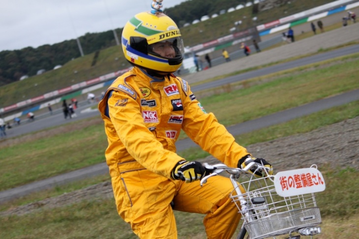伝説のレーサー、アイルトン・セナも!