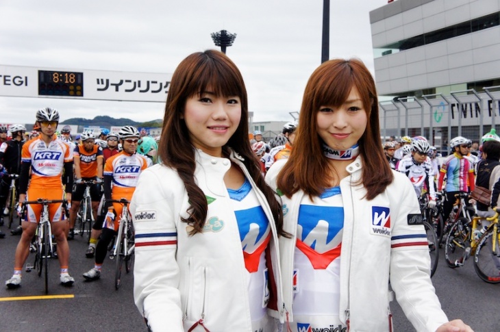 ウィダーガールも応援に駆けつけた