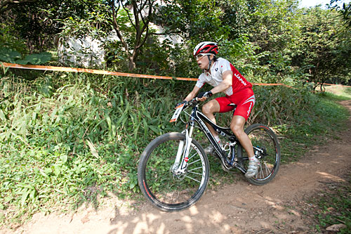 MTB女子クロスカントリー5位の中込由香里(SyNak)