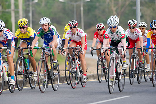 エリート女子ロードレースに出場した上野みなみ(青森・鹿屋体育大学) と明珍裕子(岐阜・朝日大学)