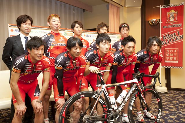 2011年 宇都宮ブリッツェン新体制発表記者会見にて(写真右前から2番目)