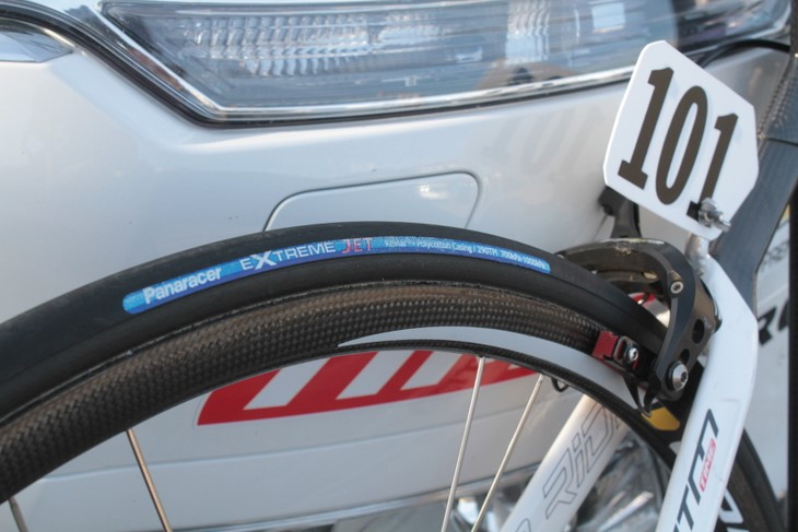 パナレーサーのチューブラータイヤ　エクストリームジェットを使用する