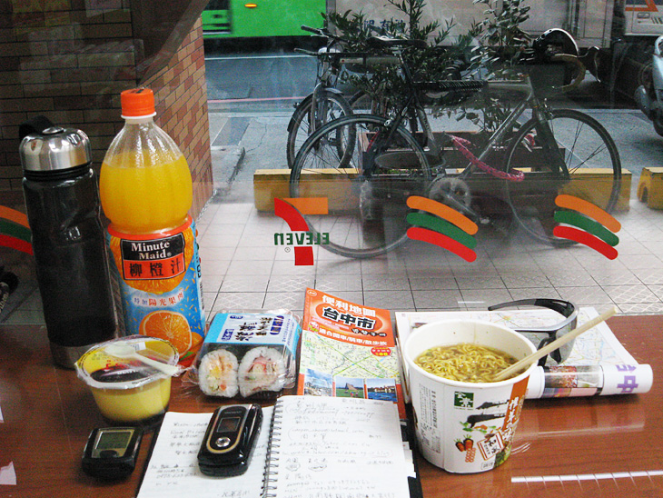 目指せ一日30食!さて、コンビニ食でどこまで続くのか?