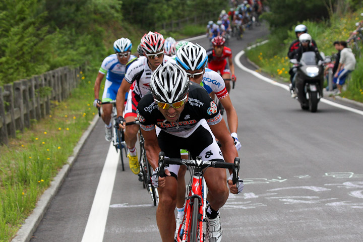 実業団西日本クラシックで攻める福島晋一(トレンガヌ・プロ・アジア)