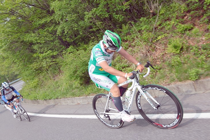 すでに登りに苦しむ。スタートからまだ15km地点ですが?