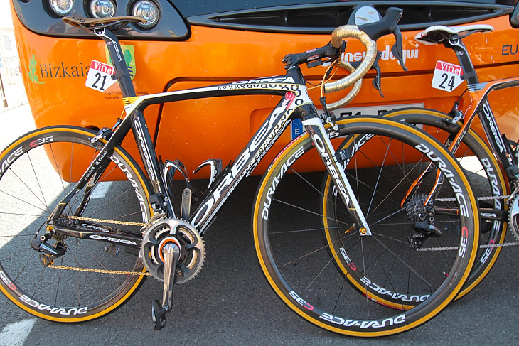 第1ステージのエウスカルテルのバイクには7970 Di2とWH-7900-C35-TUが装着されていた