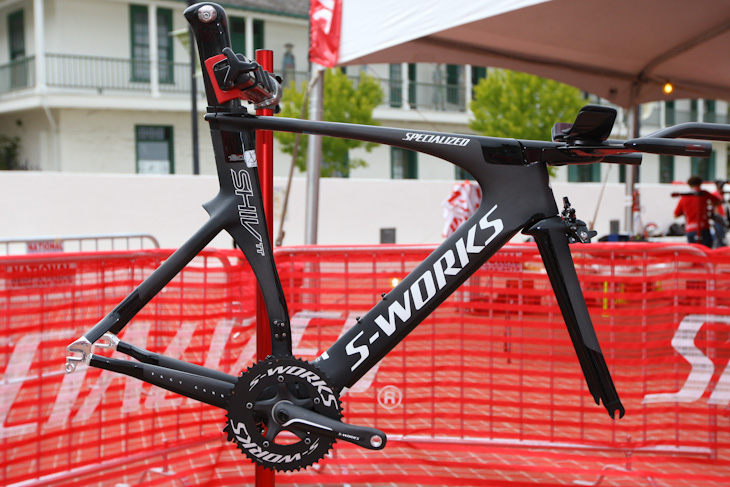 シートポストやクランク、ステム、ハンドル、ブレーキを含むモジュールでの販売となるSHIV TT(シヴティーティー)