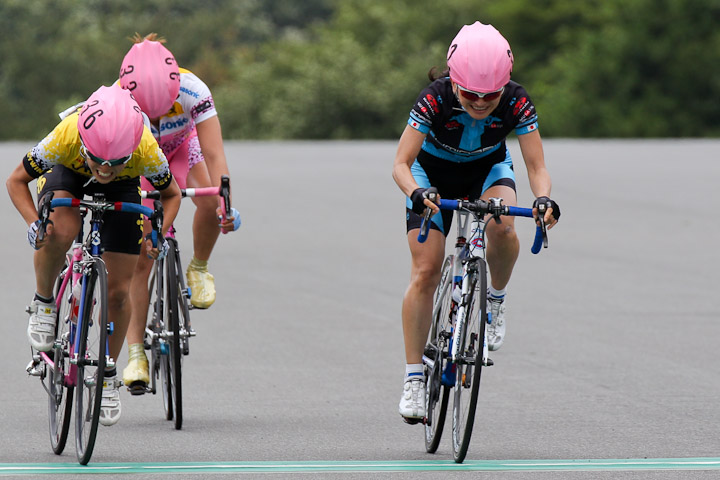 女子 ゴール、西加南子(LUMINARIA)が僅差で勝利