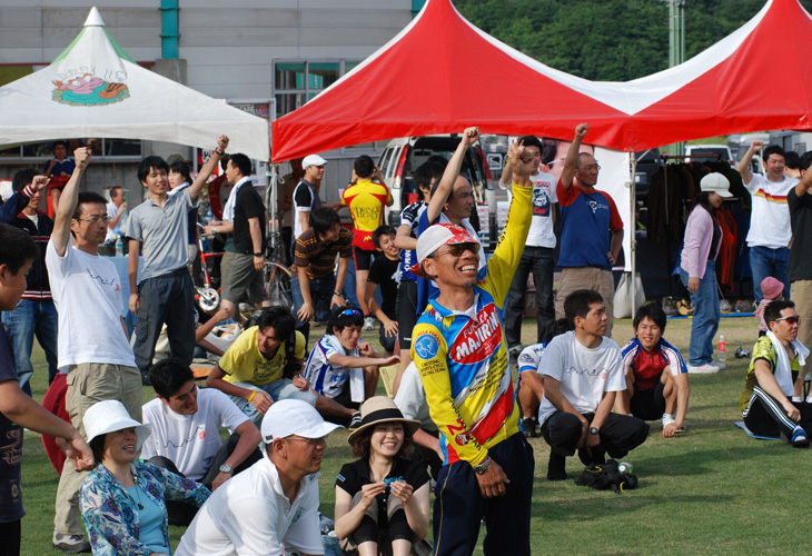 大会前日のウェルカムパーティでは豪華景品がもらえちゃう"じゃんけん大会”も開催