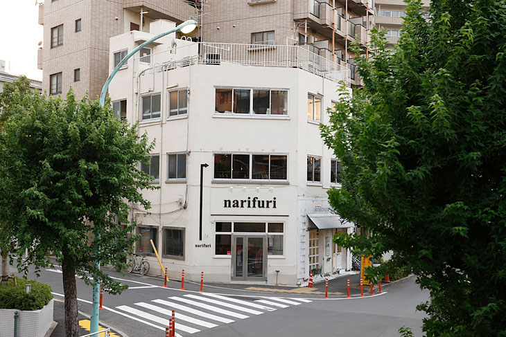 東京/山手線の中からも見える、narifuriショップ