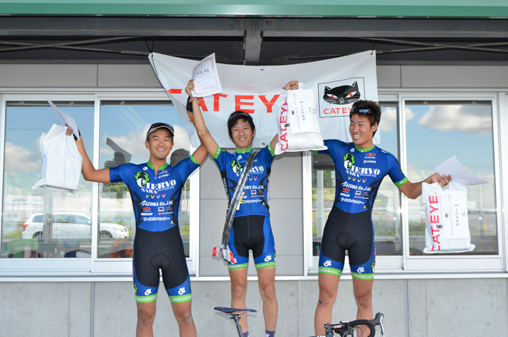 C1の表彰 松村・澤田・岡崎のワン・ツー・スリー勝利でシエルヴォ奈良が表彰台独占