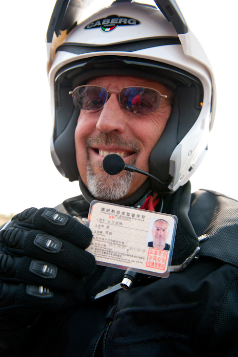 ドライバーには特例として一時的な中国の運転免許が発行された