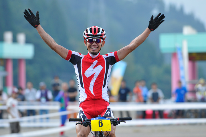 エリート男子優勝 小野寺健(TEAM SPECIALIZED)