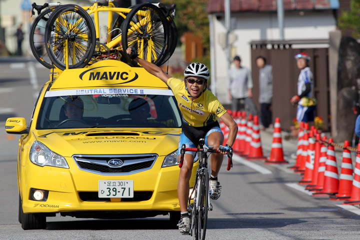 2011年輪島ロードE1 リーダージャージで優勝の岡泰誠代表