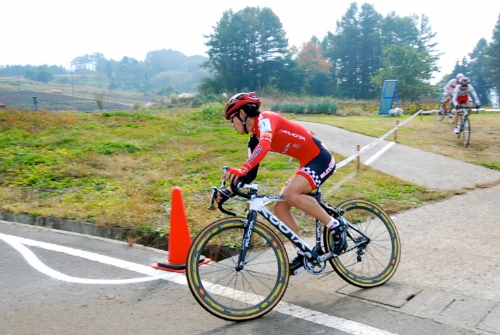 1周目で先頭に飛び出した小坂光(TeamZenko/宇都宮ブリッツェン)