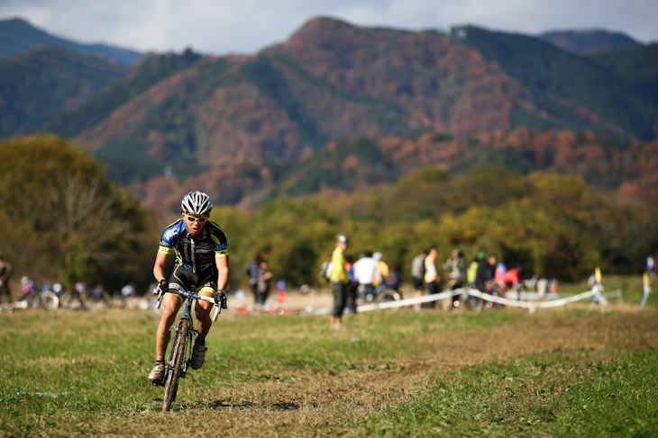 C1 1周目完了の時点で後続を見えない距離にまで引き離した竹之内悠(Team Eurasia-Fondriest bikes)