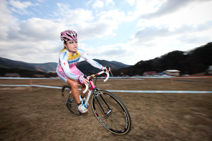 エリート女子 1周目からレースをリードする豊岡英子(パナソニックレディース)