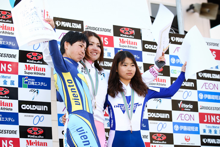 エリート女子表彰台