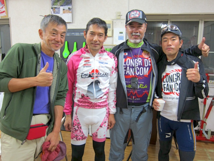 2日間を無事終了して「お疲れさまでした」。浅田監督とlongridefan.com3人組(tatts、4126、510)