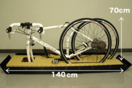 ゆとりをもった内寸でらくらく梱包可能(*注:長辺は140cm)