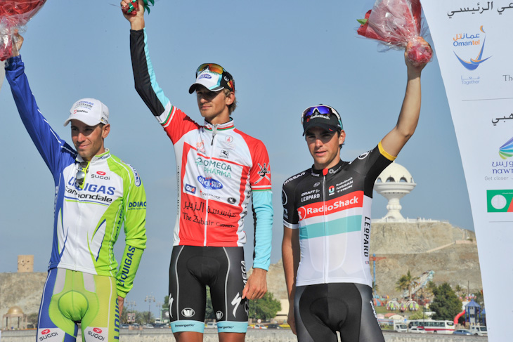 総合表彰台、左から2位ヴィンチェンツォ・ニーバリ(イタリア、リクイガス・キャノンデール)、優勝ピーター・ベリトス(スロバキア、オメガファーマ・クイックステップ)、3位トニー・ギャロパン(フランス、レディオシャック・ニッサン)