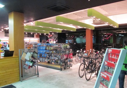 OVER-DO バイカーズサポート 川越店 店内