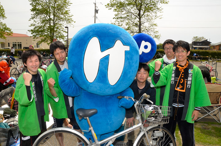 北國銀行「やってく!ほっこく!」チームは「ハッピーくん」が人気者になりました