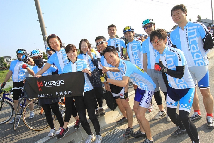 会社の同僚のチームで大勢で参加のインテージ自転車部のみなさん